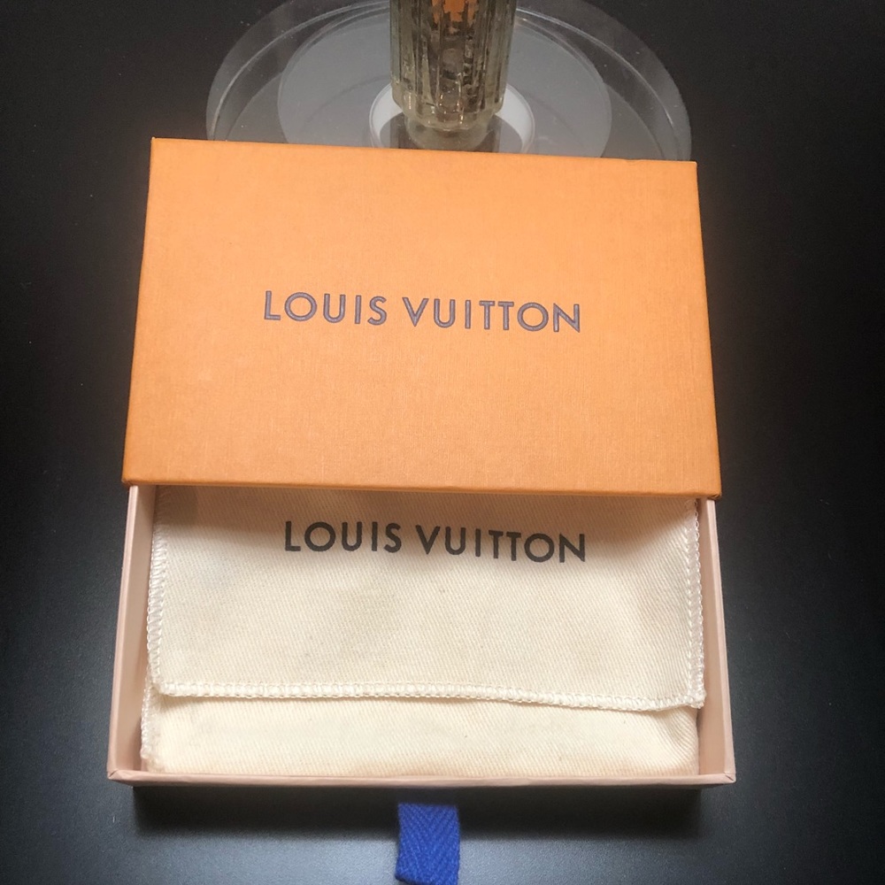 LOUIS VUITTON Box with dustbag